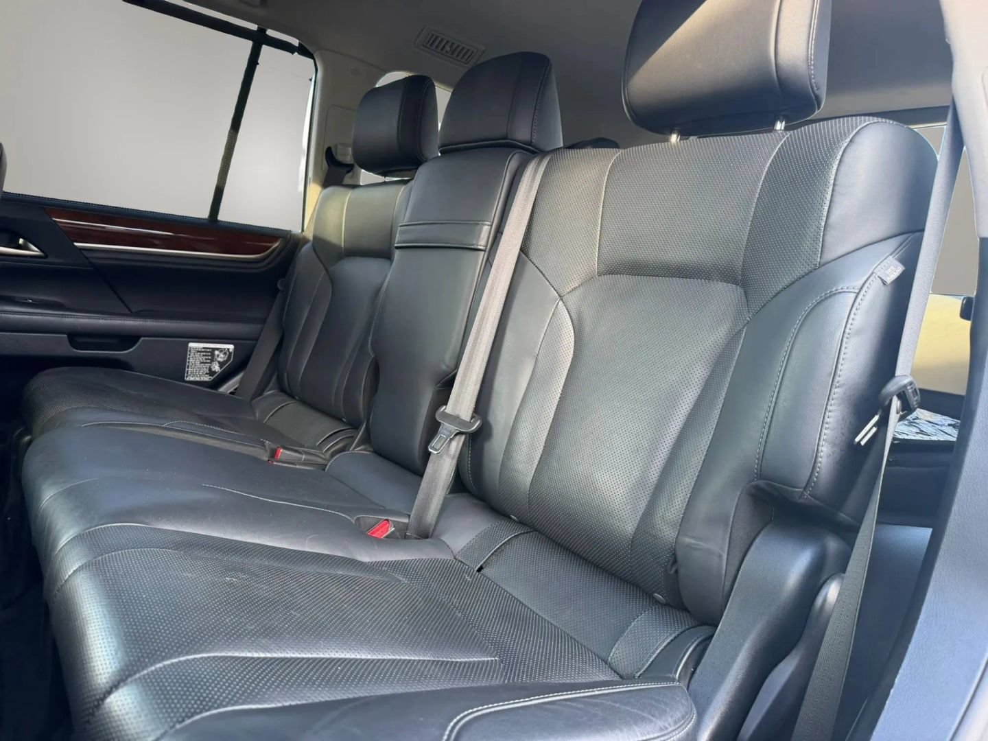 Used 2016 Lexus LX 570 4WD w/ Luxury Package image 13