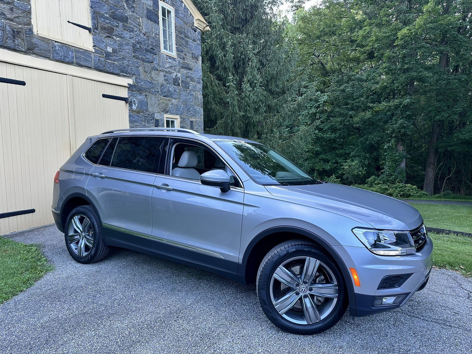 Used 2020 Volkswagen Tiguan SEL AWD/4WD image 37