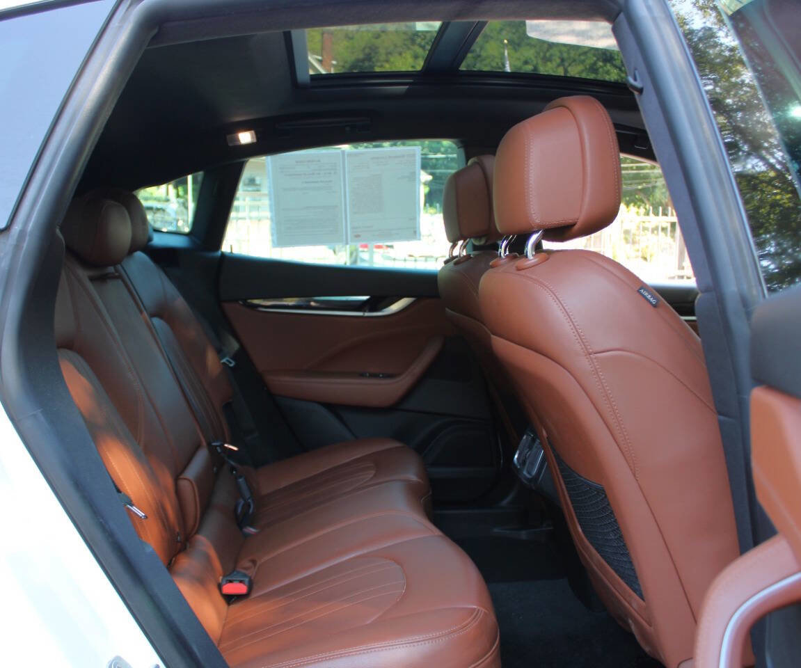 Used 2020 Maserati Levante image 40