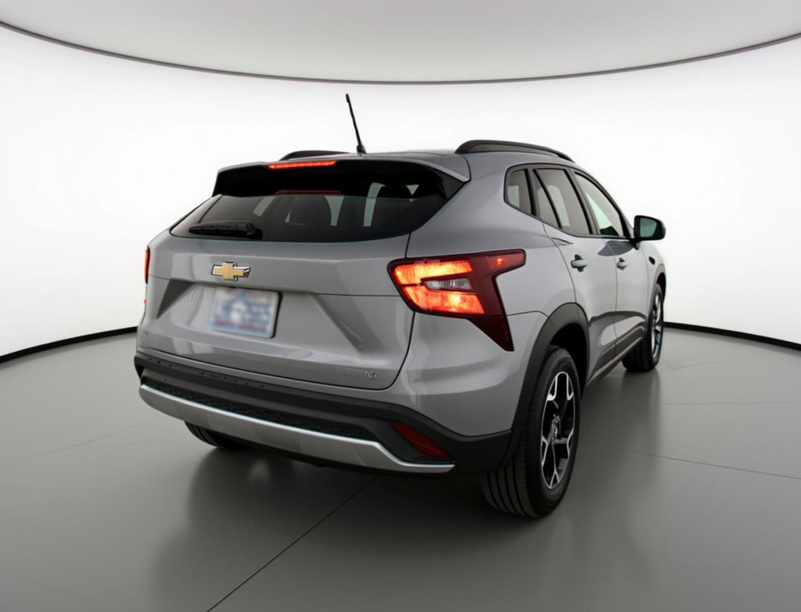 Used 2025 Chevrolet Trax LT w/ LT Convenience Package FWD image 9