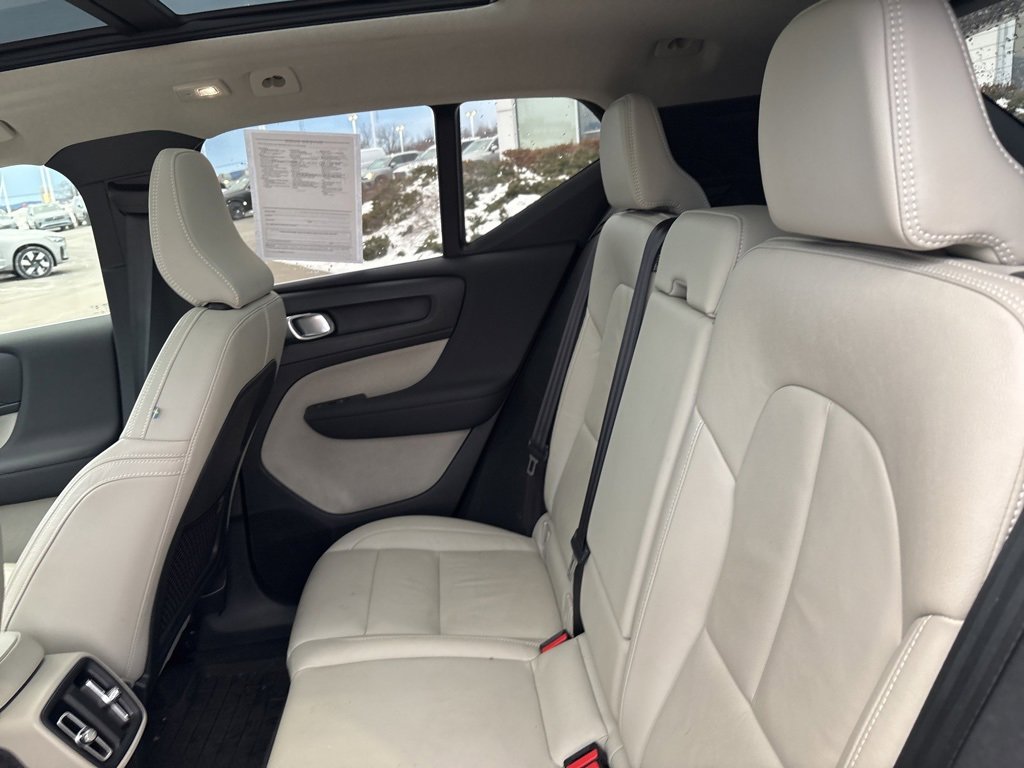 Certified 2023 Volvo XC40 B5 Plus w/ Protection Package Premier image 31