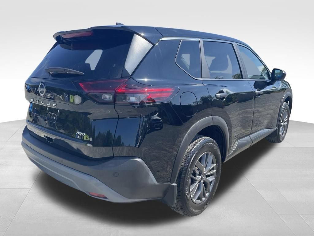 Used 2023 Nissan Rogue S AWD/4WD image 12
