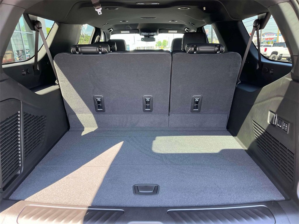 New 2025 GMC Yukon XL Elevation image 18