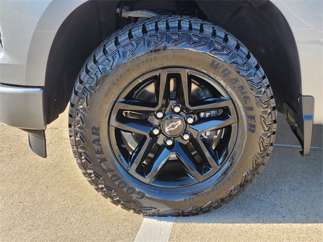 Used 2026 Chevrolet Silverado 1500 Custom w/ Turbomax Blackout Package RWD image 17