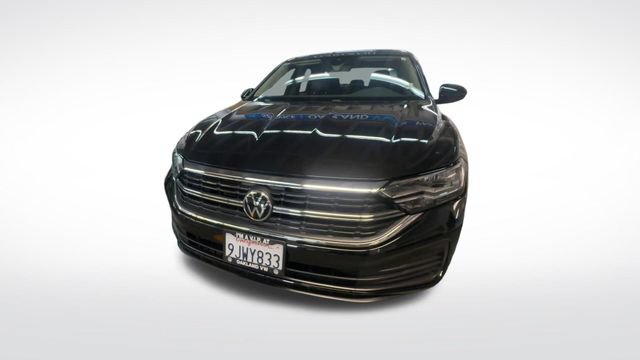 Certified 2023 Volkswagen Jetta SE FWD image 3