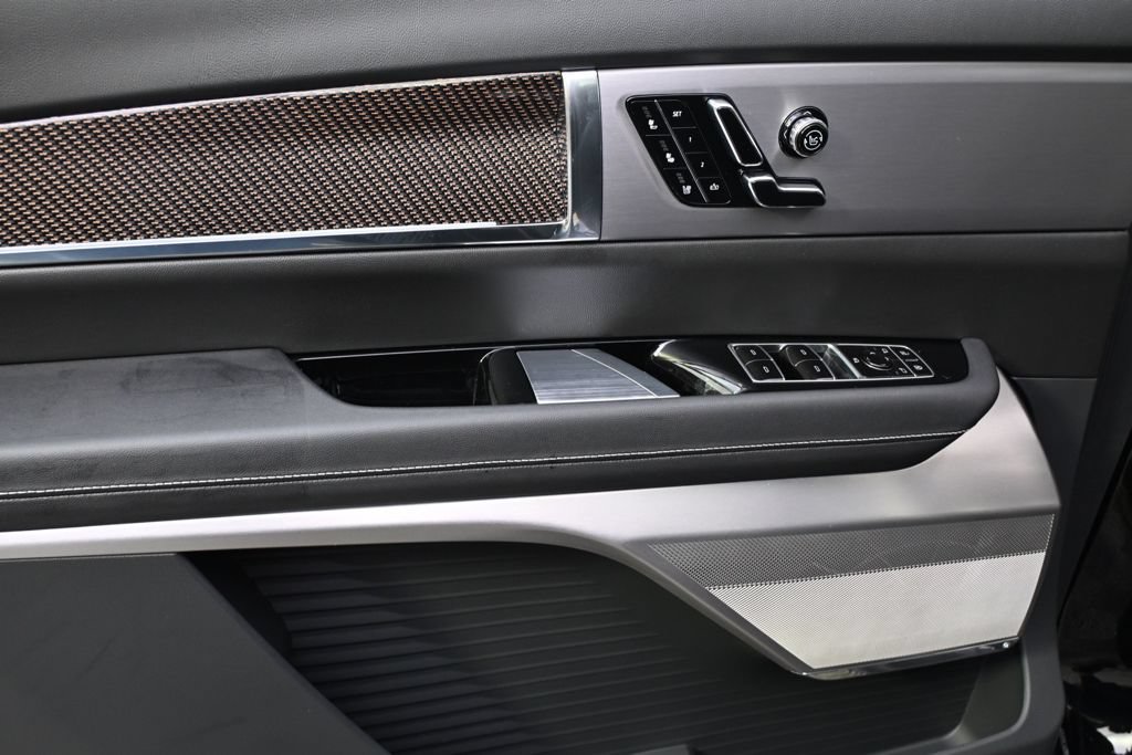 New 2027 Cadillac Vistiq Luxury w/ LPO, Floor Liner Package AWD/4WD image 23