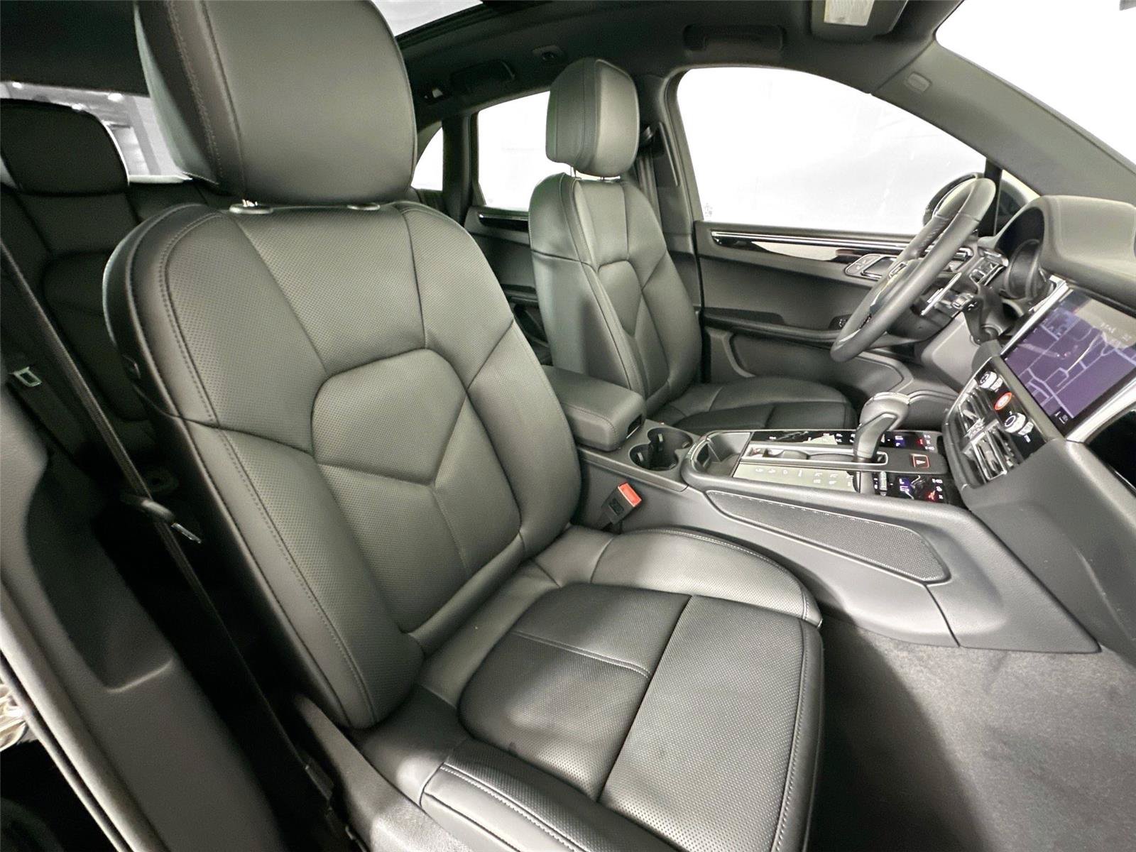 Certified 2026 Porsche Macan Turbo AWD/4WD image 22
