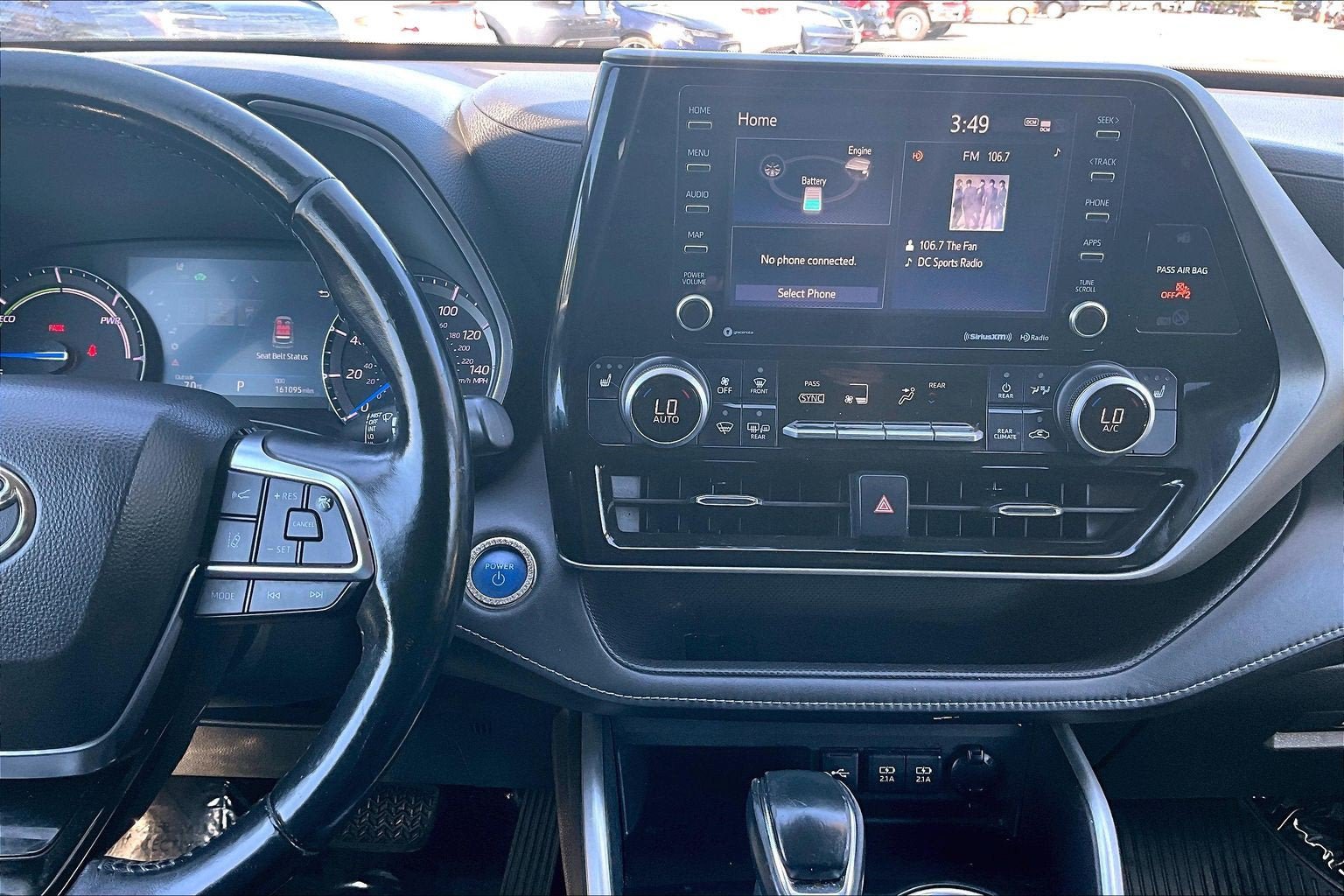 Used 2021 Toyota Highlander XLE AWD/4WD image 6