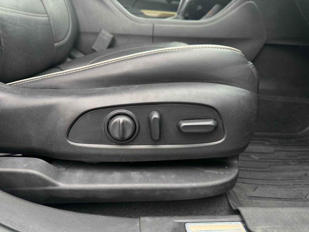 Used 2018 GMC Acadia Denali image 38