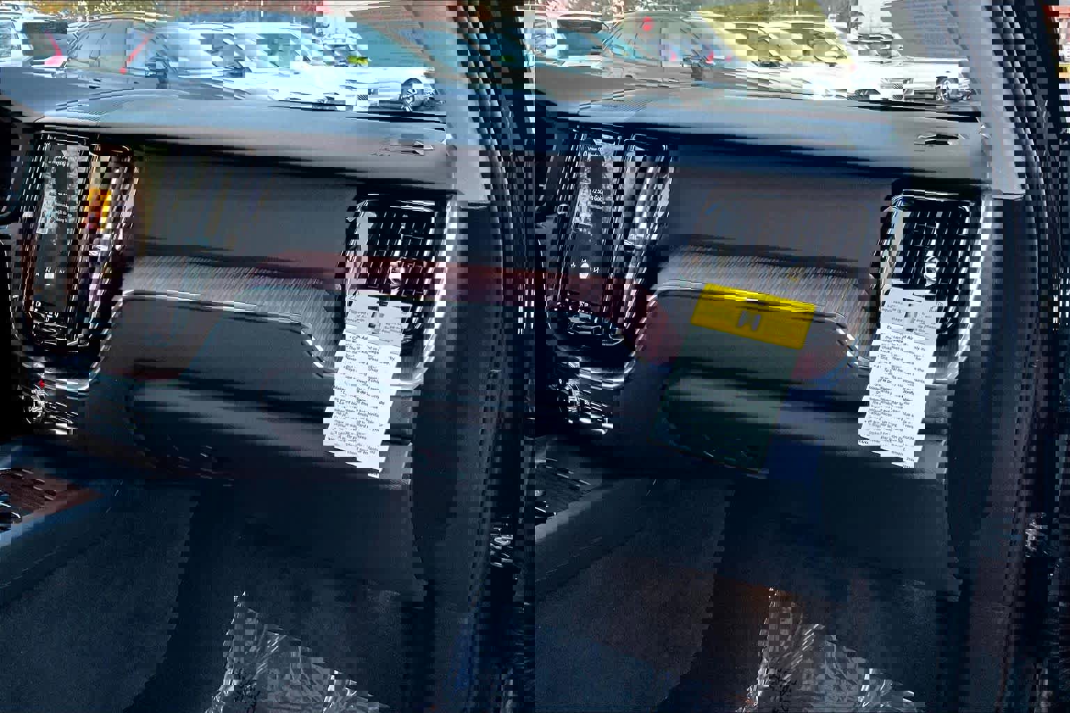 Certified 2024 Volvo XC60 B5 Plus w/ Protection Package Premier image 18