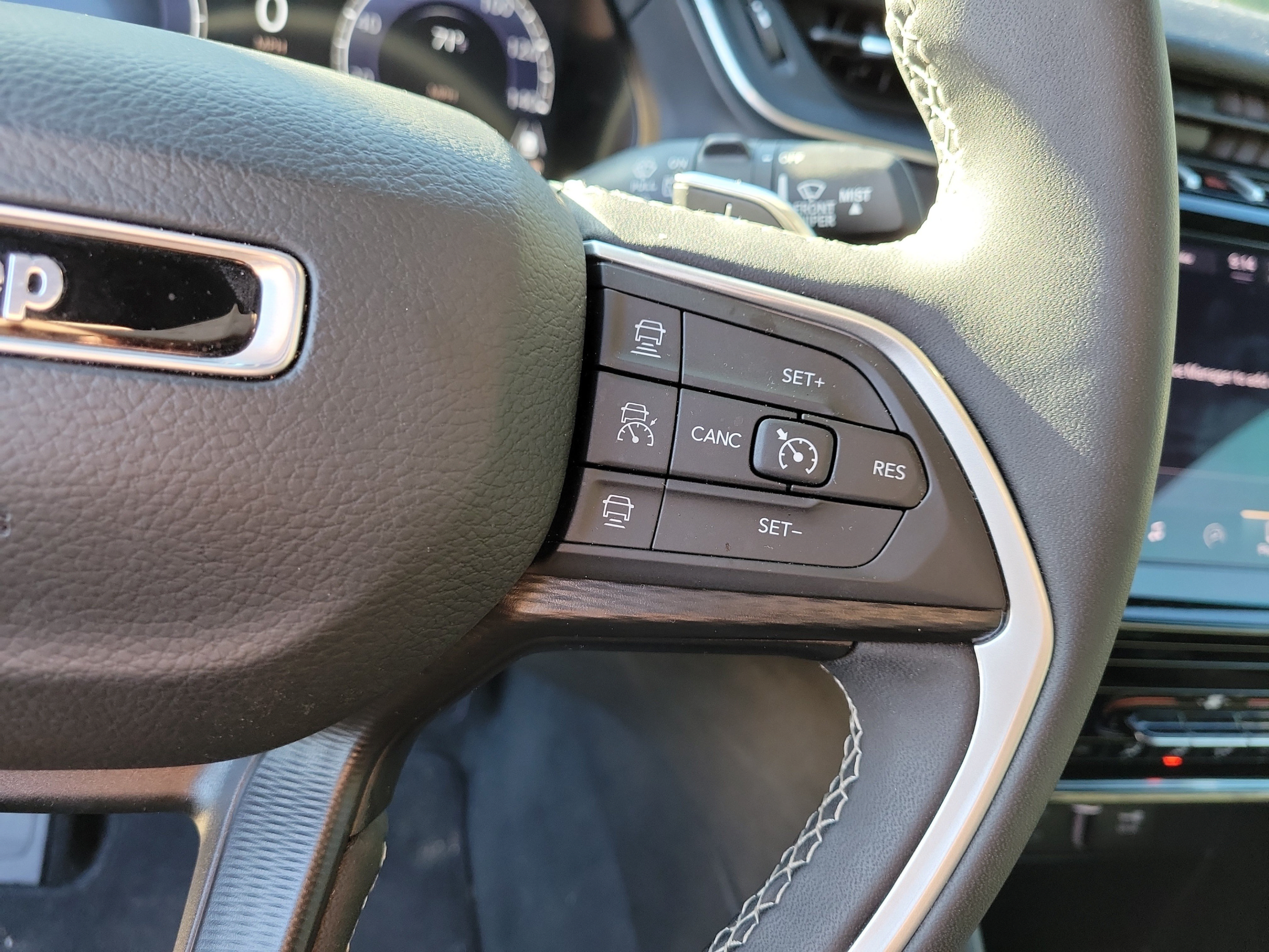 Certified 2025 Jeep Grand Cherokee Laredo RWD image 28