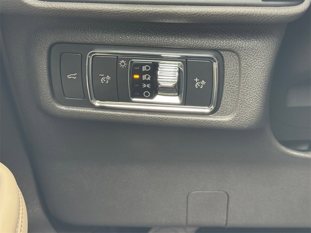 Used 2021 Lincoln Corsair Standard image 23