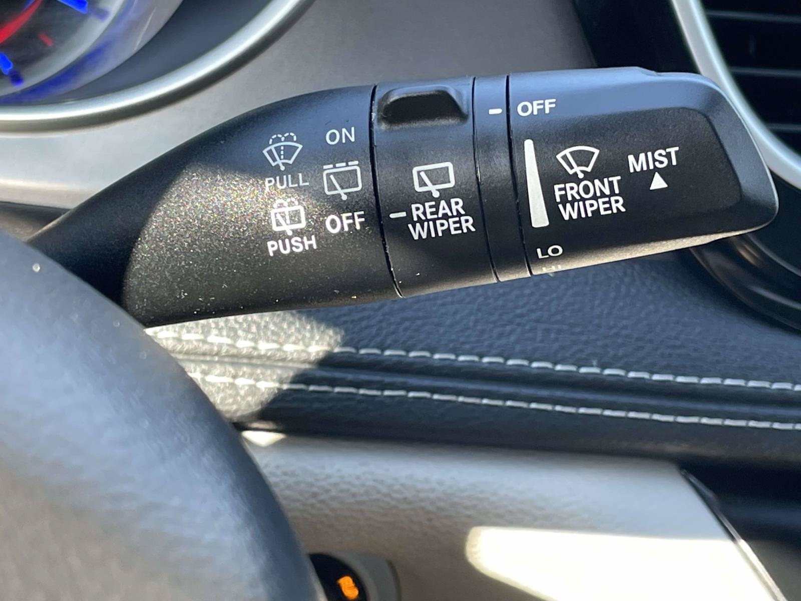 Used 2023 Chrysler Pacifica Touring-L FWD image 25