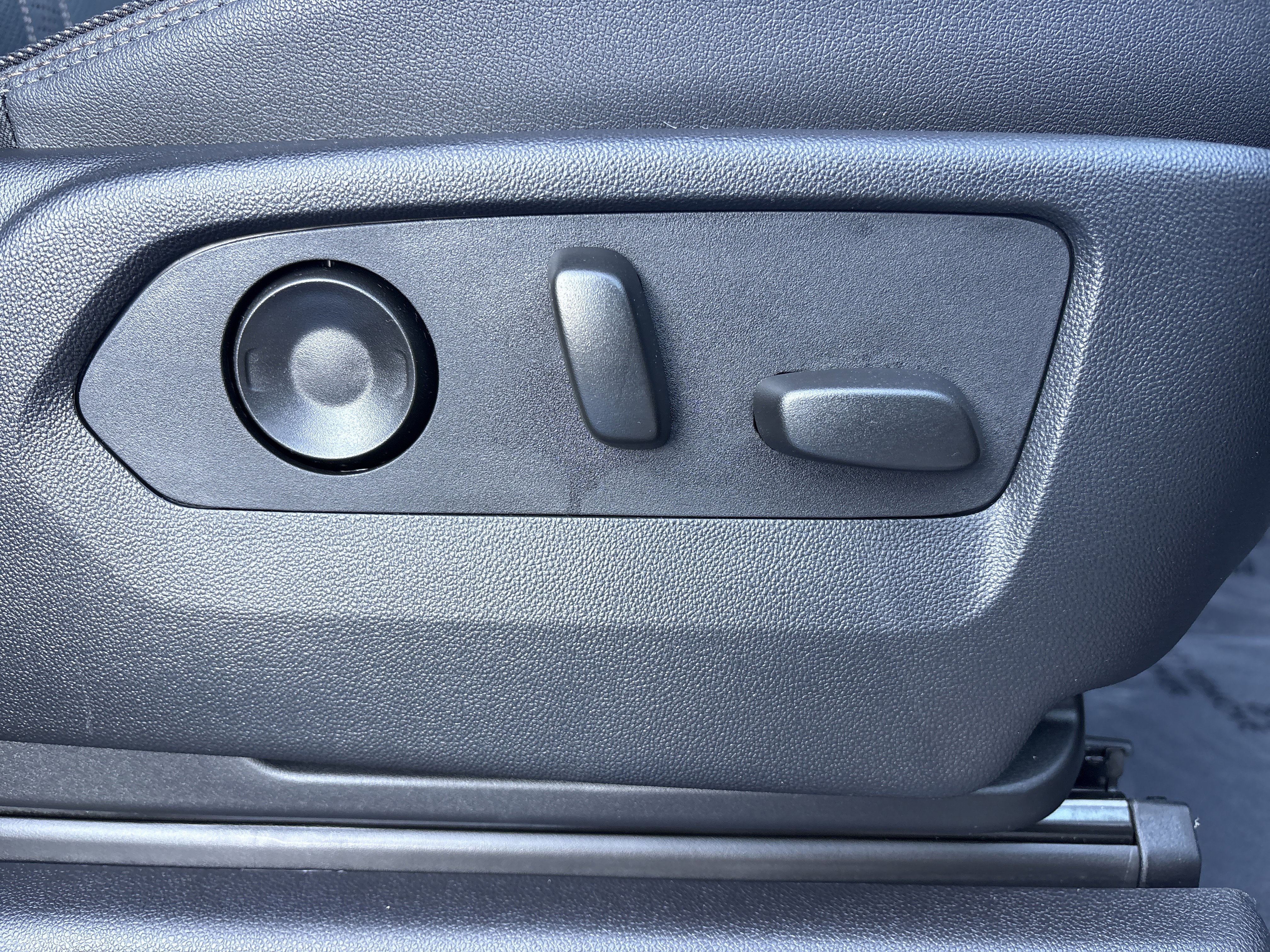 Used 2024 Chevrolet Silverado 3500 High Country w/ Technology Package image 30