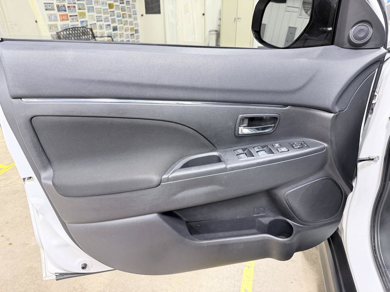 Used 2017 Mitsubishi Outlander Sport ES AWD/4WD image 28