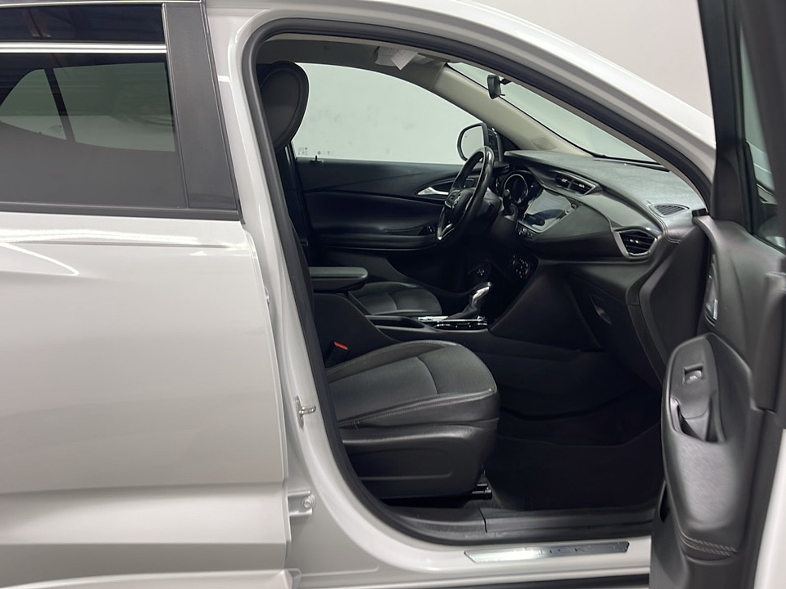 Used 2021 Buick Encore GX Select w/ Sport Touring Package AWD/4WD image 21