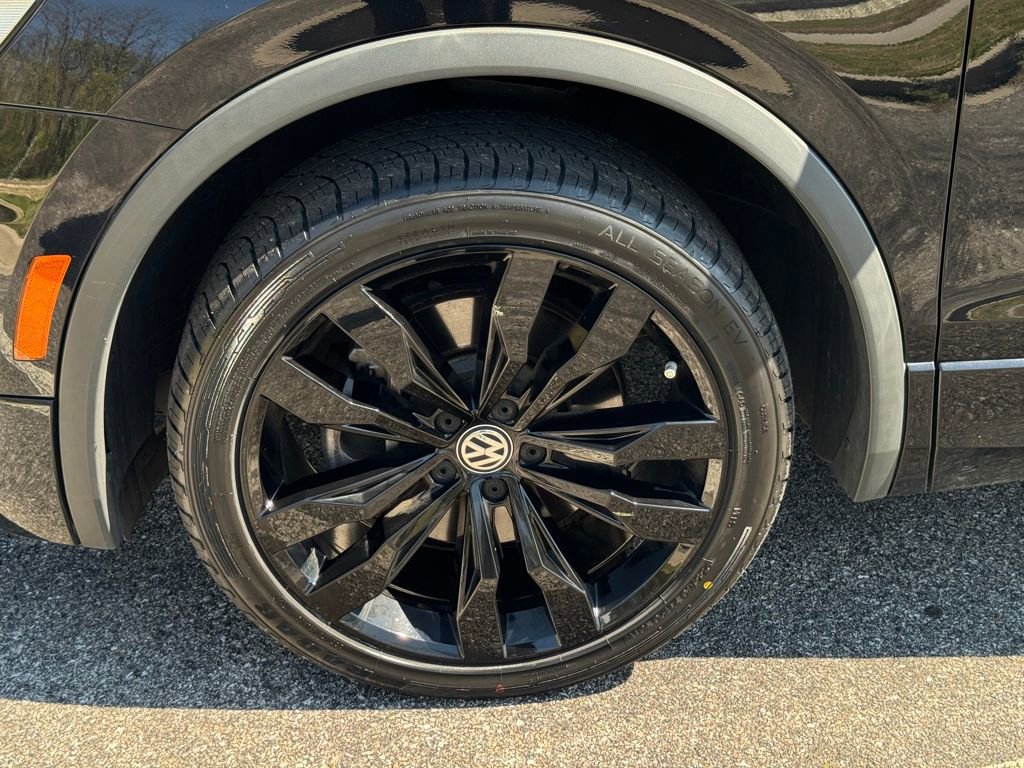 Used 2021 Volkswagen Tiguan SE image 33