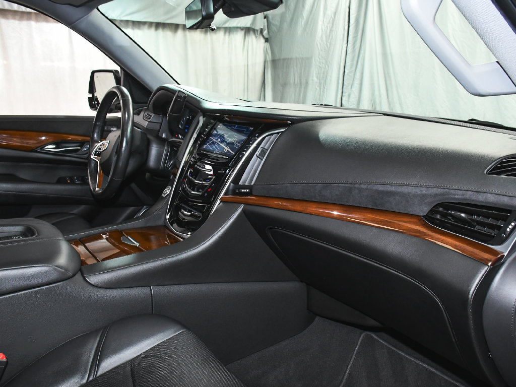 Used 2020 Cadillac Escalade Luxury AWD/4WD image 59