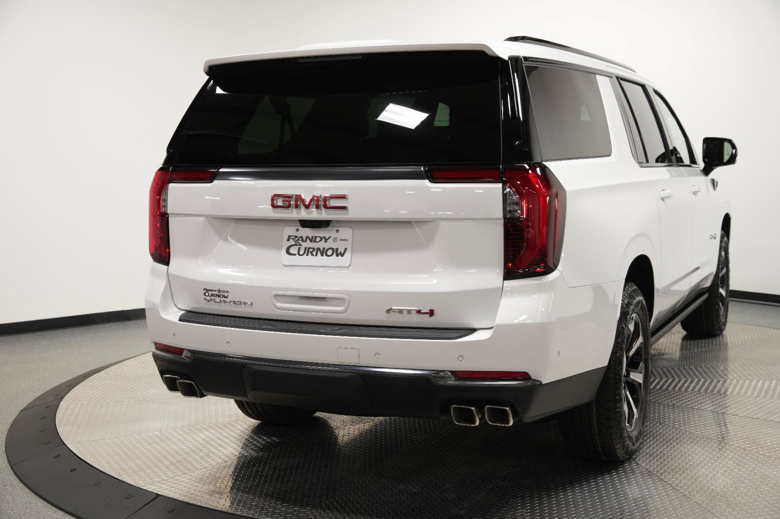 New 2026 GMC Yukon XL AT4 w/ AT4 Premium Plus Package AWD/4WD image 8