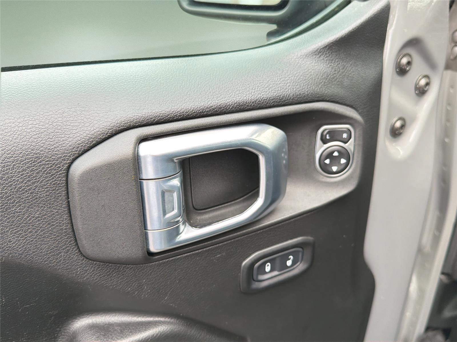 Used 2021 Jeep Gladiator Sport image 27