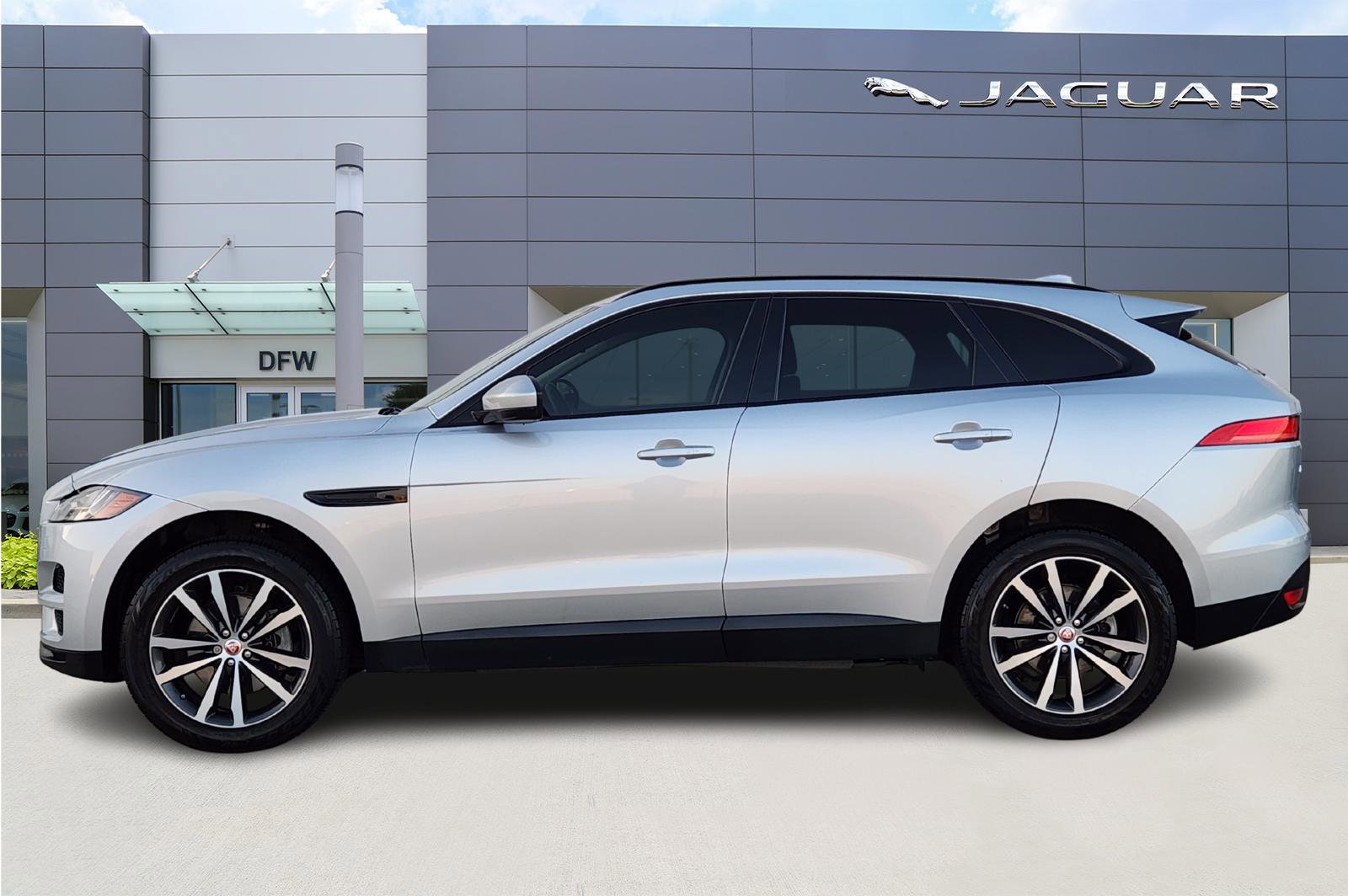Used 2018 Jaguar F-PACE Prestige image 3
