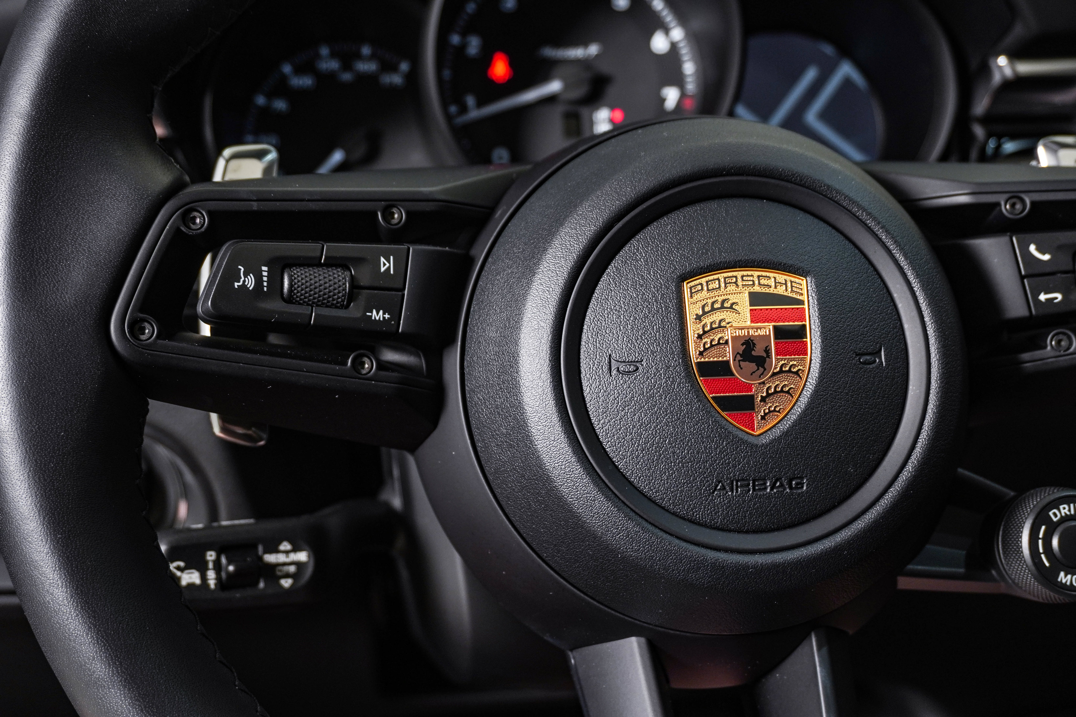Certified 2026 Porsche Macan Turbo AWD/4WD image 20