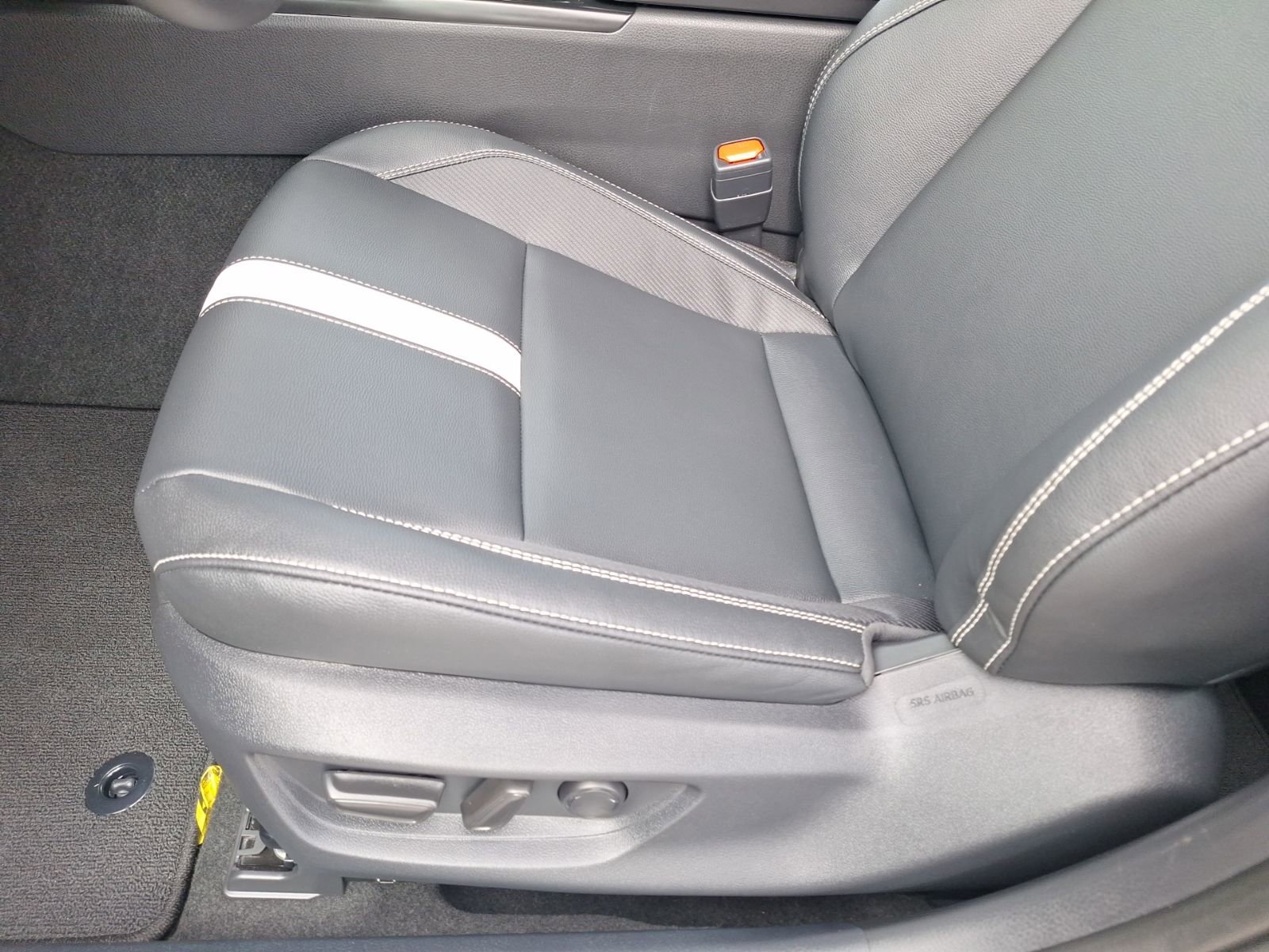 Used 2025 Toyota Camry SE w/ Convenience Package FWD image 16