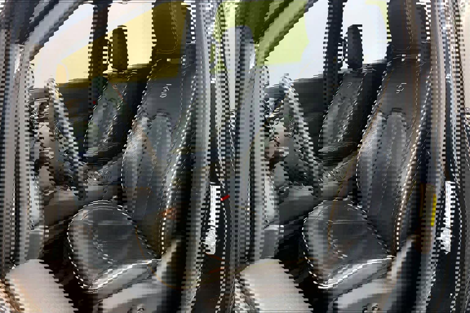 Used 2021 Chrysler Pacifica Limited w/ Uconnect Theater Family Group image 19