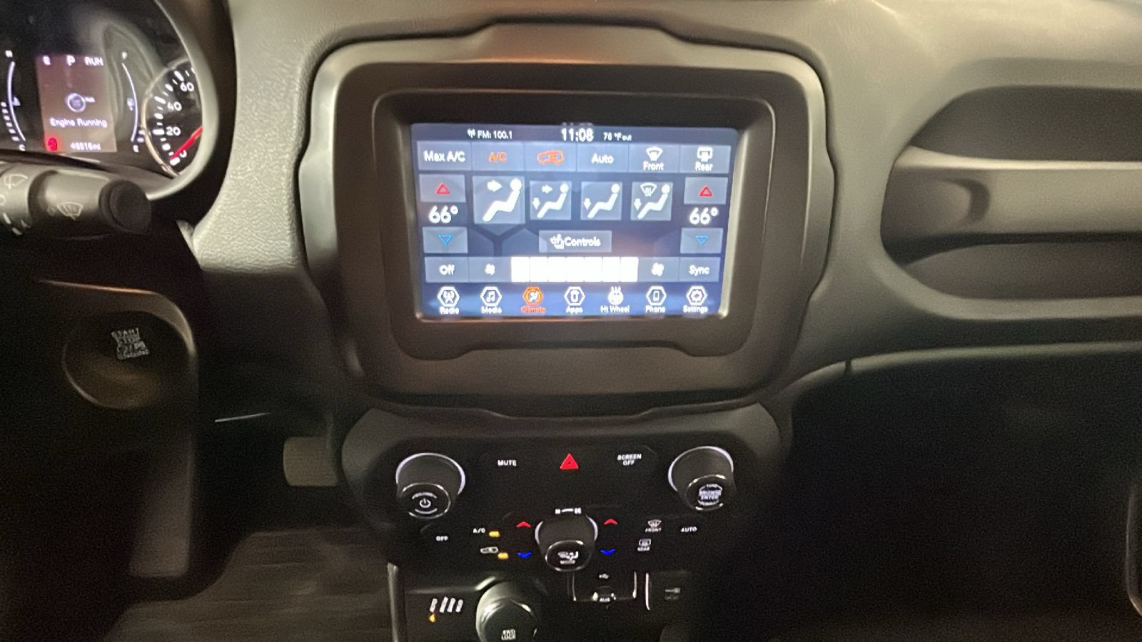 Used 2020 Jeep Renegade Latitude w/ Cold Weather Group AWD/4WD image 27