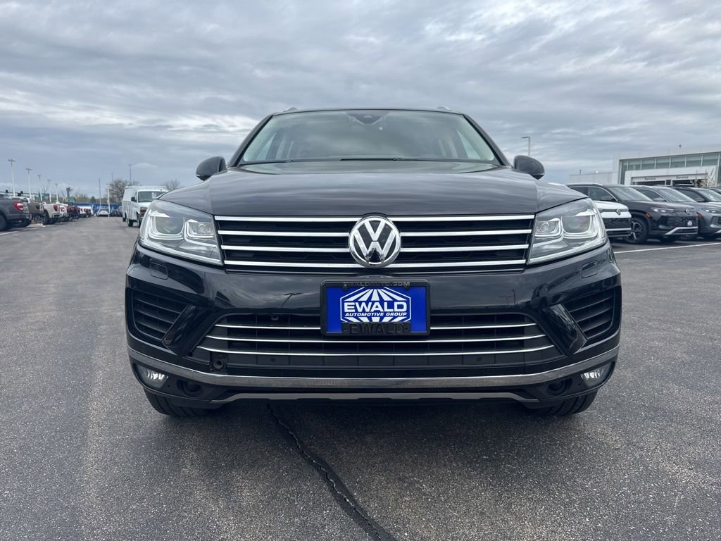Used 2017 Volkswagen Touareg Sport AWD/4WD image 2