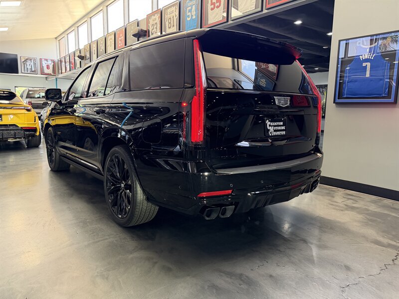 Used 2026 Cadillac Escalade V w/ LPO, ONYX Package AWD/4WD image 7