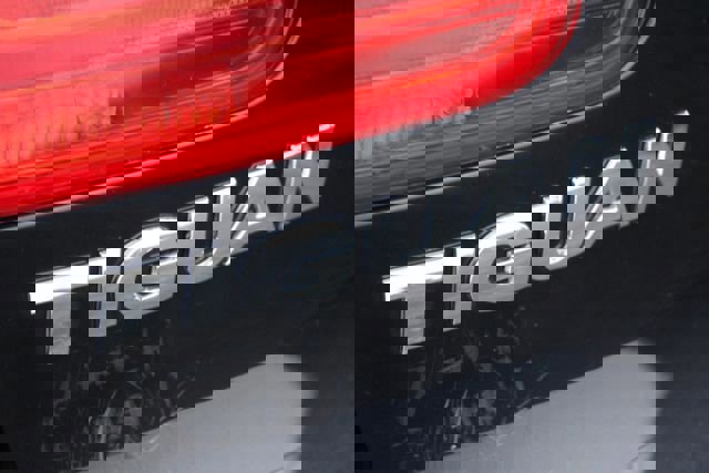 Used 2017 Volkswagen Tiguan Limited w/ Alloy Wheels Package image 7