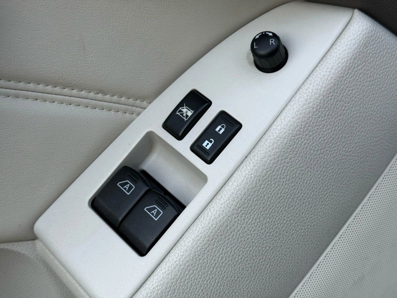 Used 2011 INFINITI G37 Journey w/ Premium Pkg image 28