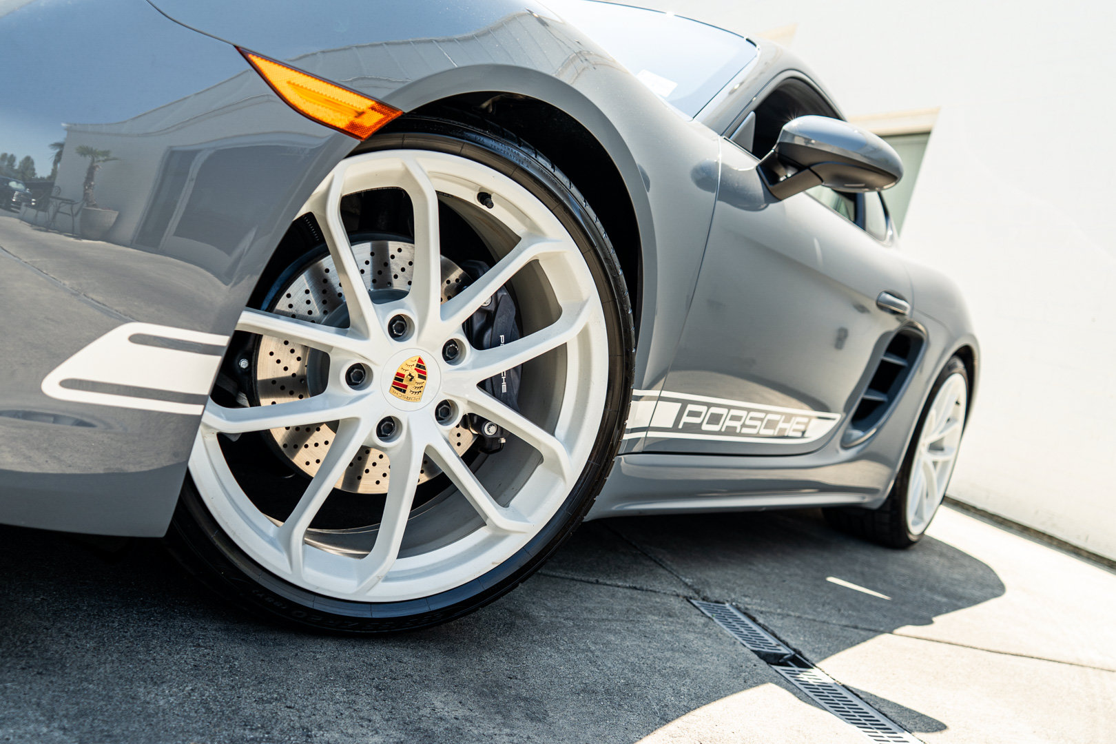 Used 2024 Porsche 718 Cayman RWD image 4