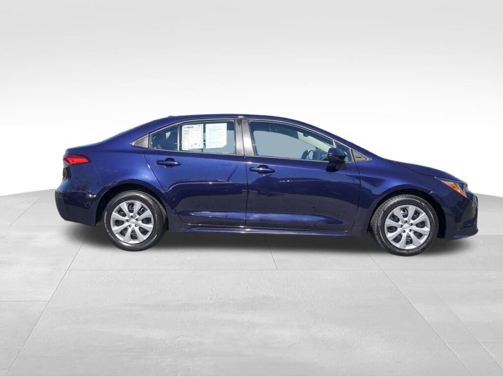 Used 2024 Toyota Corolla LE image 2