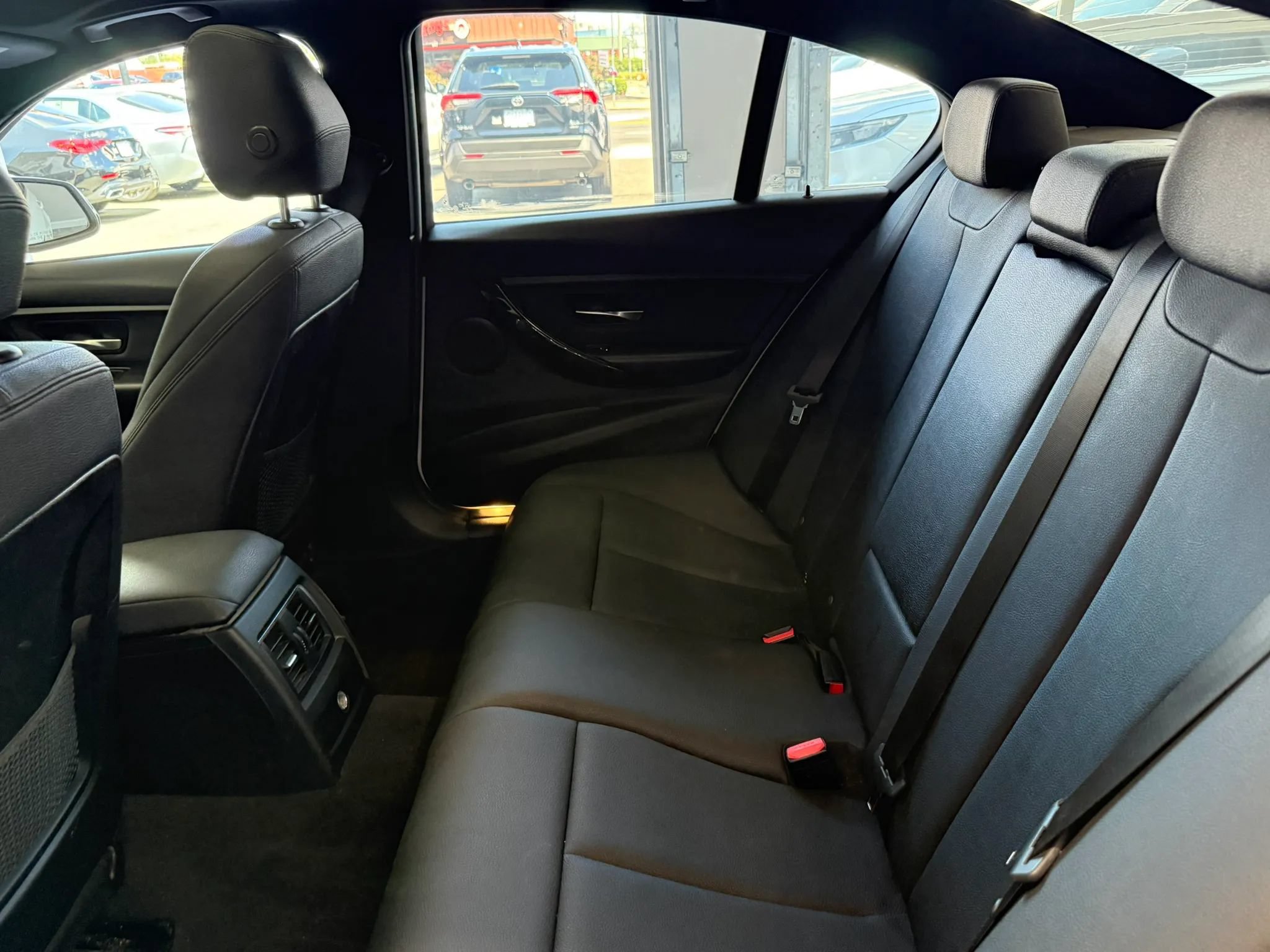 Used 2018 BMW 320i Sedan RWD image 31