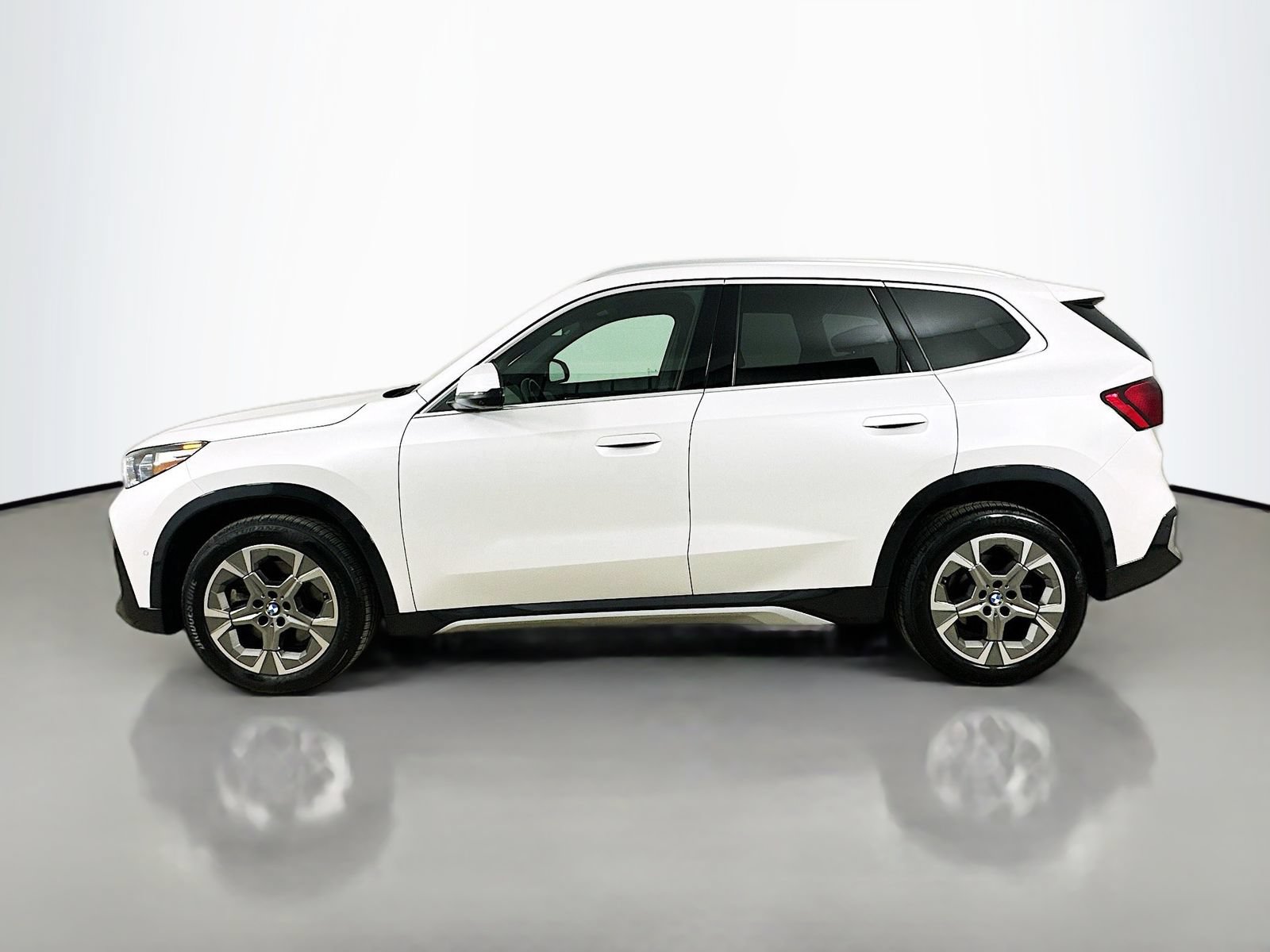 Used 2025 BMW X1 xDrive28i w/ Premium Package AWD/4WD image 8