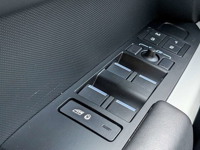 Used 2023 Land Rover Defender 130 SE AWD/4WD image 24