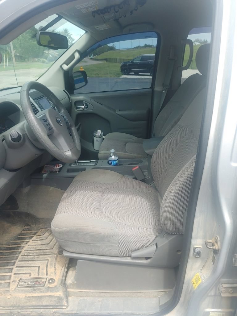 Used 2015 Nissan Frontier SV w/ SV Value Truck Package AWD/4WD image 11