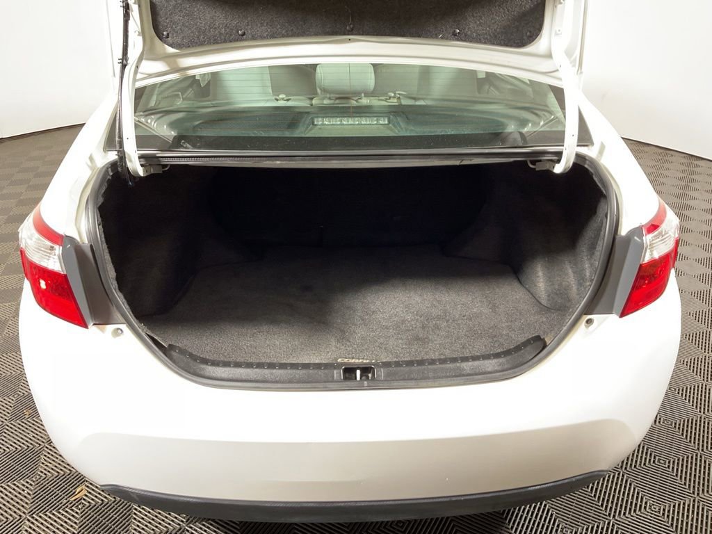 Used 2015 Toyota Corolla LE FWD image 14