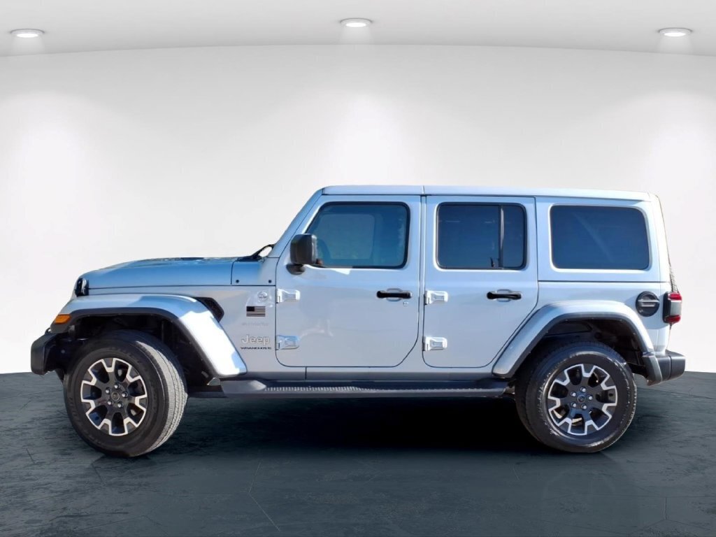 Used 2024 Jeep Wrangler Unlimited Sahara w/ Technology Group AWD/4WD image 14
