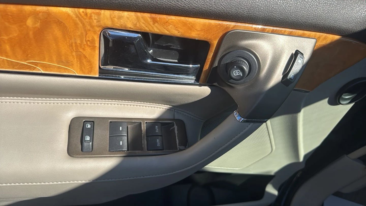 Used 2012 Lincoln MKX FWD w/ Wood Pkg image 10