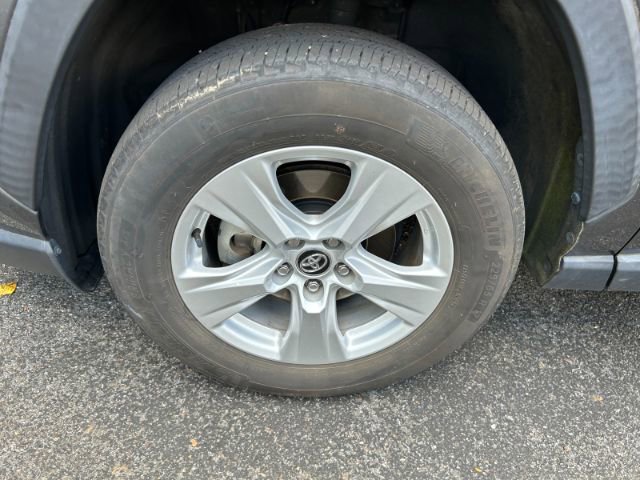 Used 2020 Toyota RAV4 XLE image 40