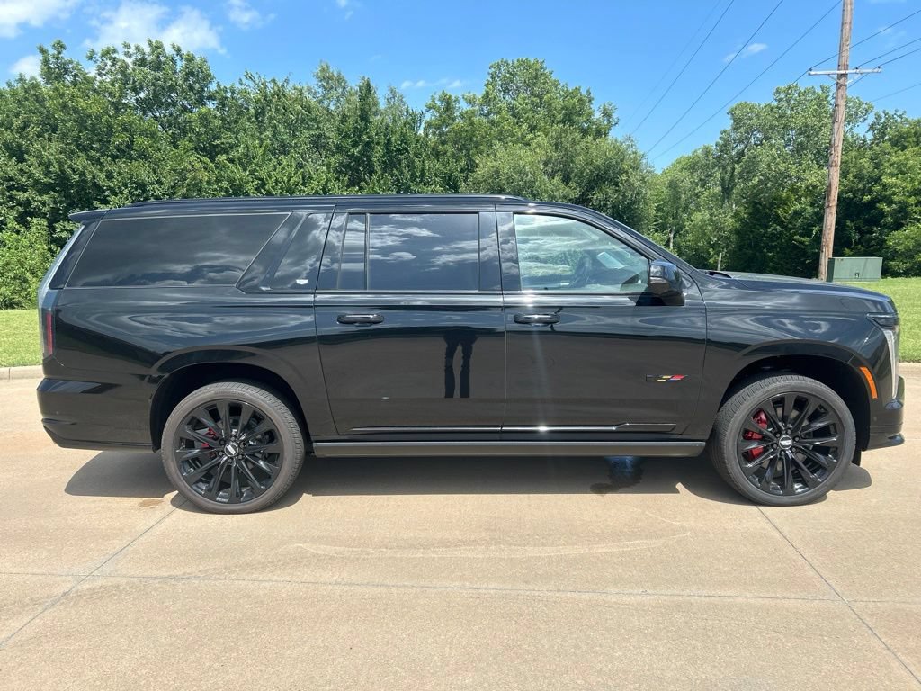 Used 2025 Cadillac Escalade ESV V w/ LPO, ONYX Package AWD/4WD image 6