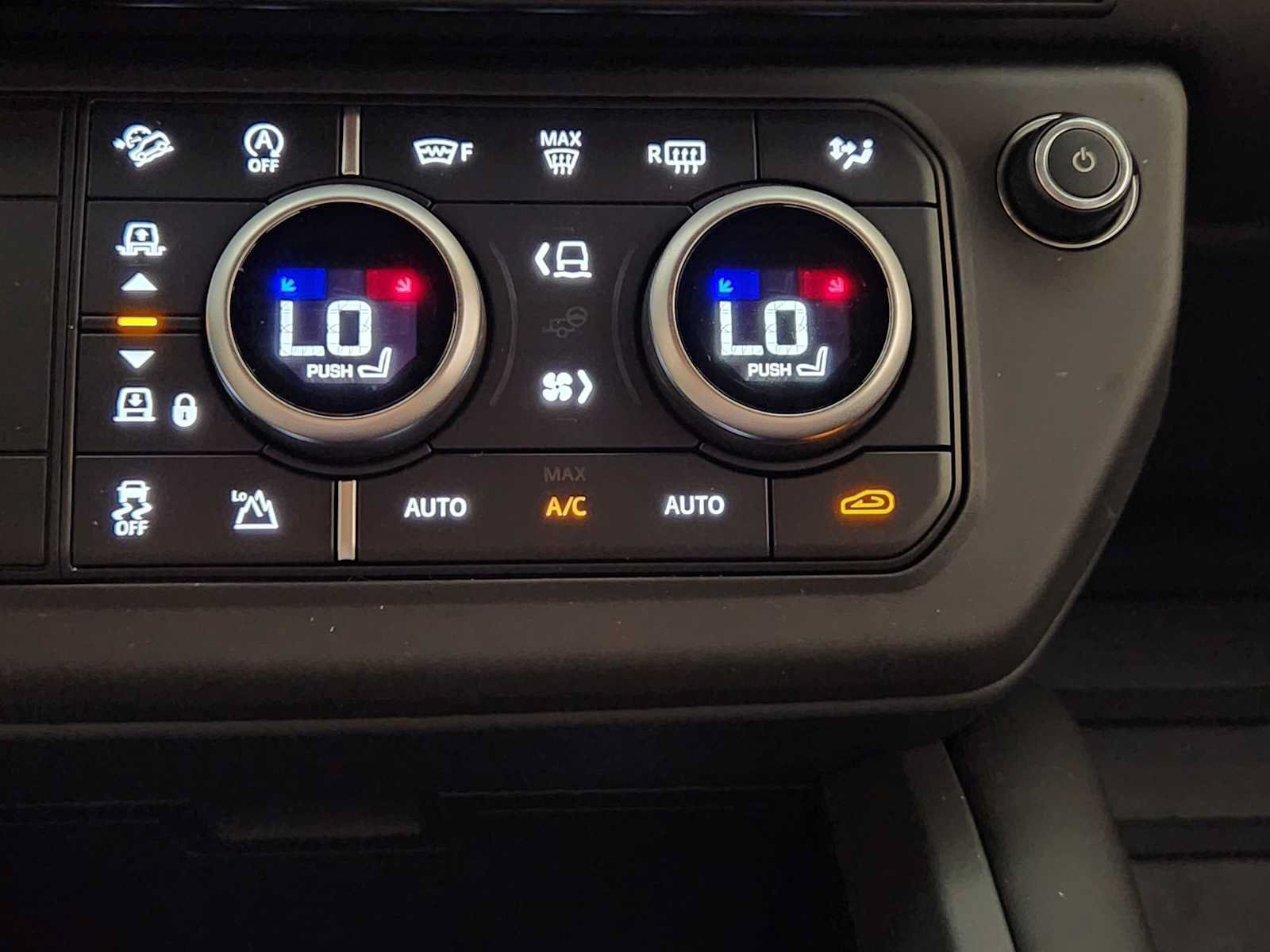 New 2026 Land Rover Defender 90 X-Dynamic SE AWD/4WD image 18
