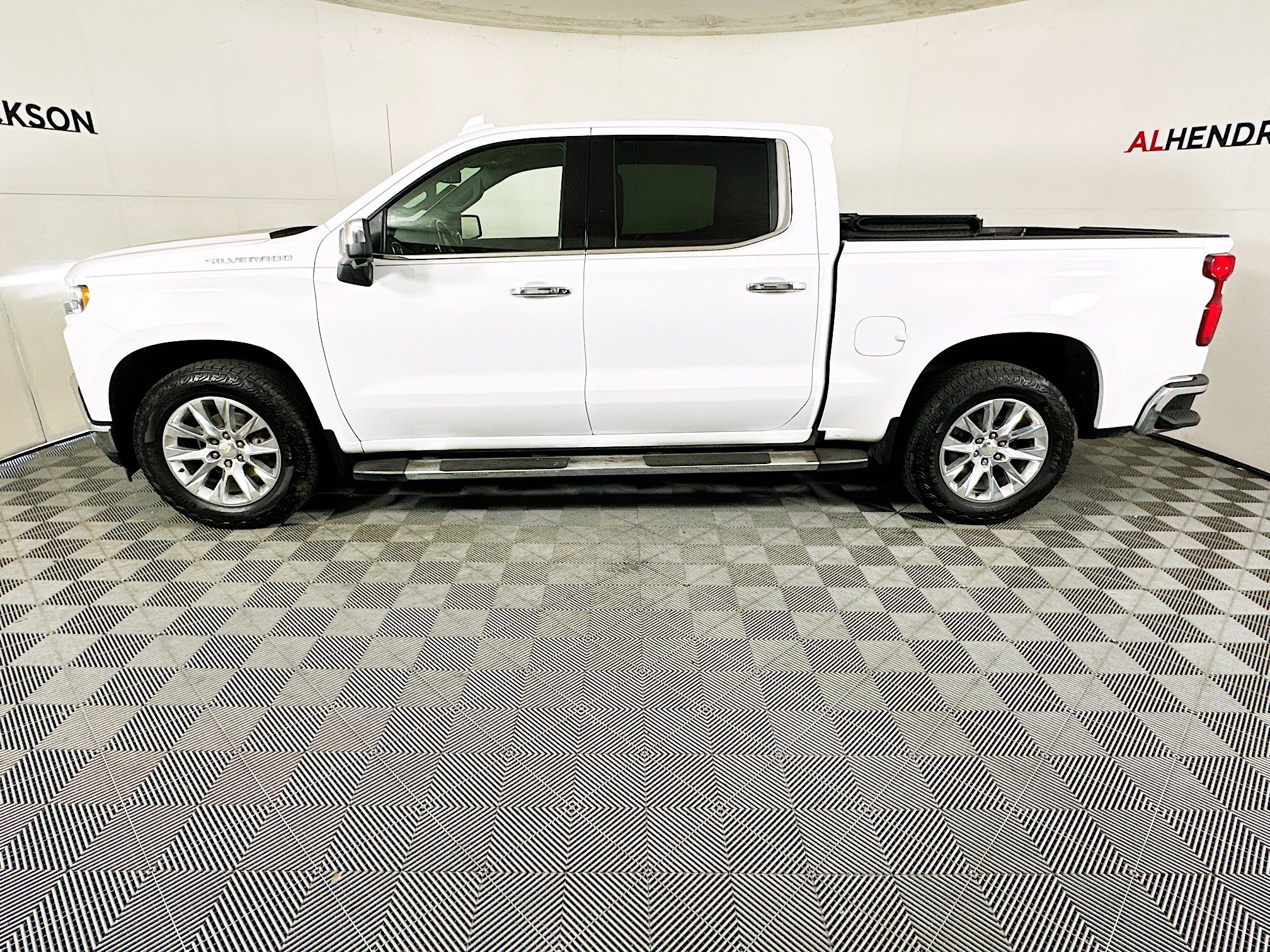 Used 2022 Chevrolet Silverado 1500 LTZ image 6