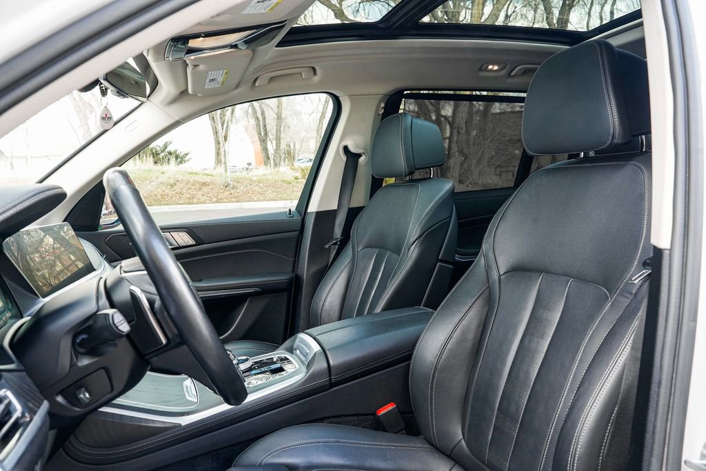Used 2022 BMW X7 xDrive40i w/ Executive Package image 16