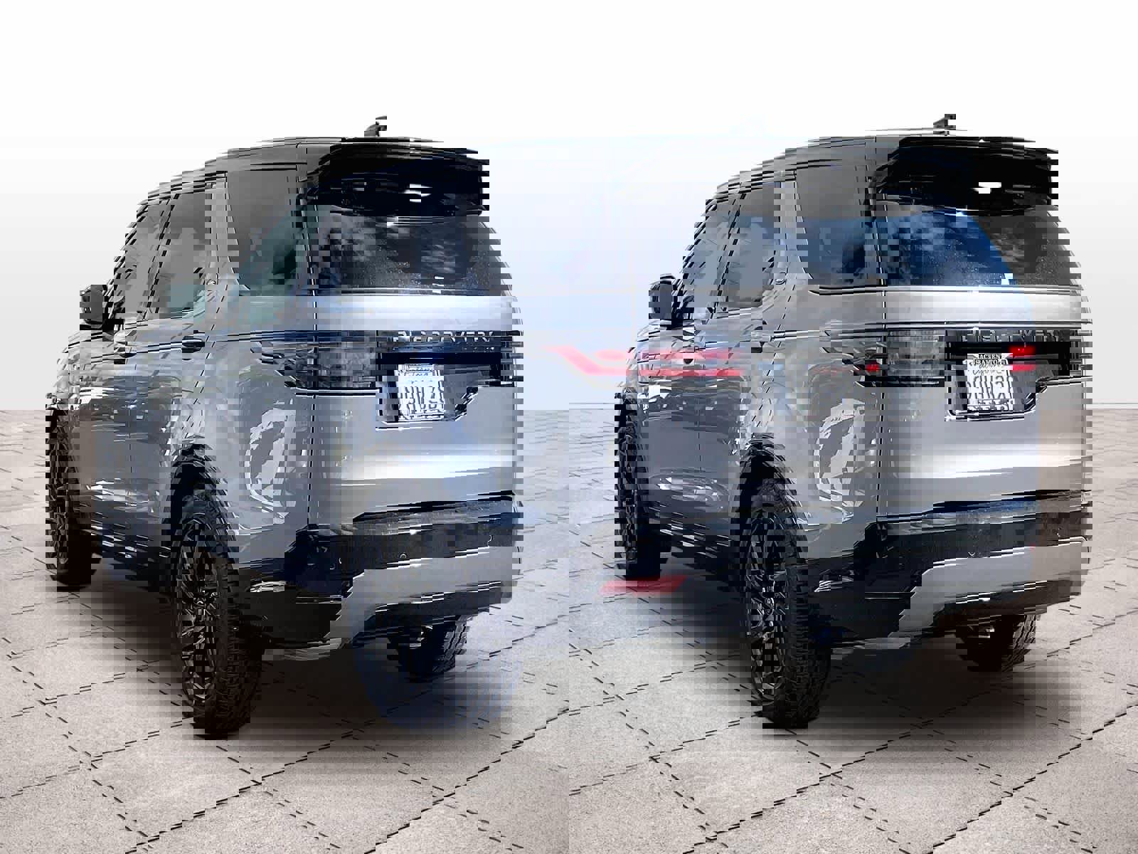 Used 2025 Land Rover Discovery Dynamic SE image 12