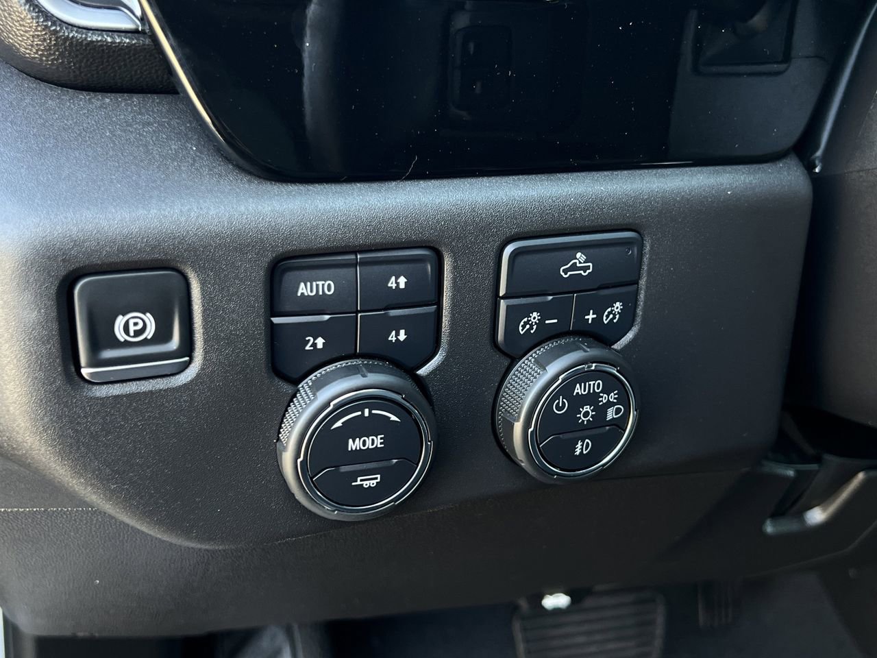 Used 2024 Chevrolet Silverado 1500 LT Trail Boss w/ Convenience Package II image 17