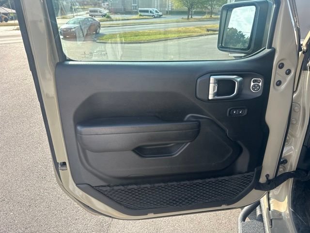 Used 2022 Jeep Gladiator Sport AWD/4WD image 11